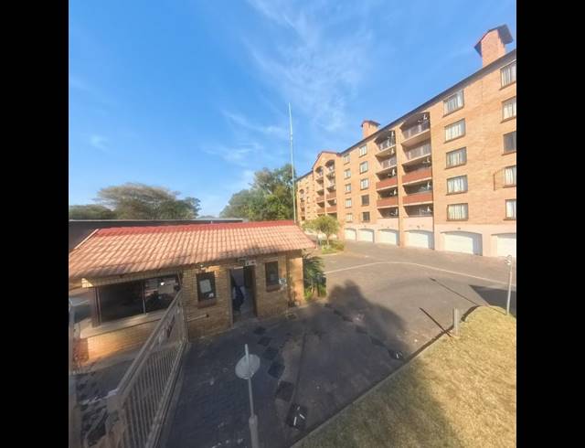 2 BEDROOM APARTMENT FOR SALE IN DIE HOEWES